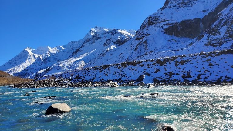 “Sissu Valley Magic: 12 Stops to Fuel Your Adventure Spirit”